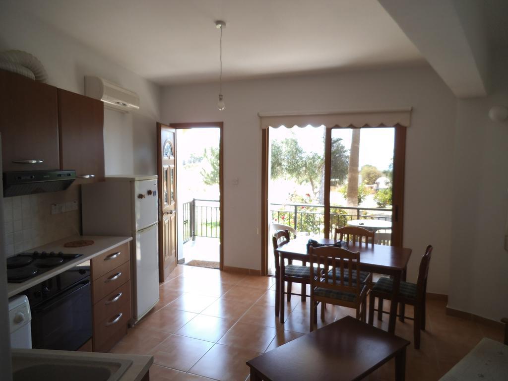 Yialos Apartments Pissouri Room photo