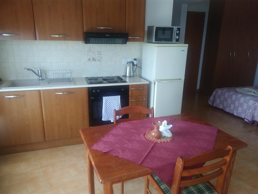Yialos Apartments Pissouri Exterior photo