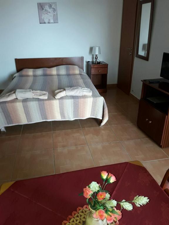 Yialos Apartments Pissouri Room photo